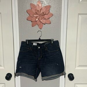 Gap sexy boyfriend dark denim shorts- size 6/28 waist, inseam 7”